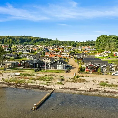 Dagh - 100m From The Sea By Interhome *